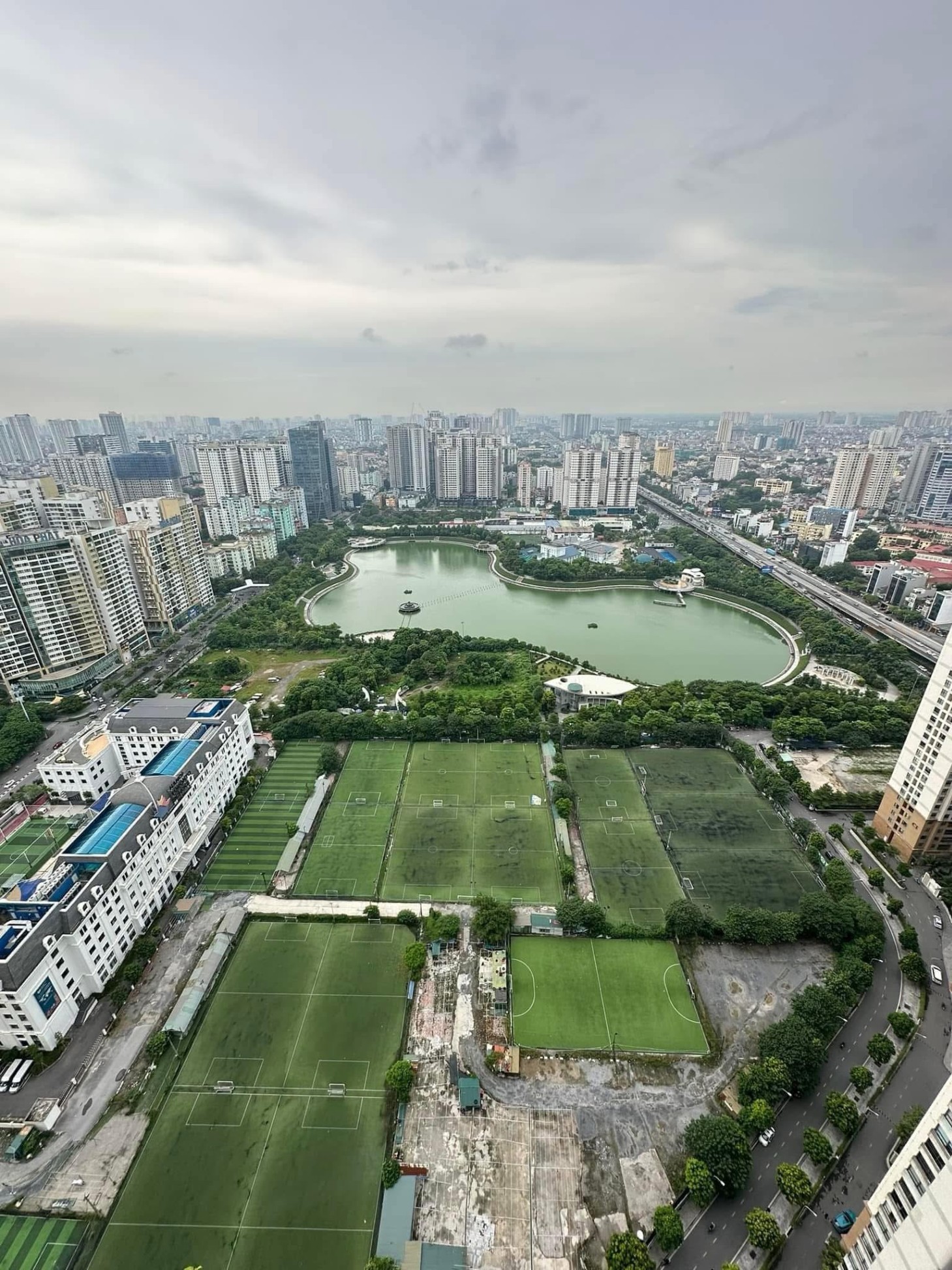 BÁN GẤP CĂN 2PN VIEW HỒ 83m² TẠI Vinhomes D'Capitale