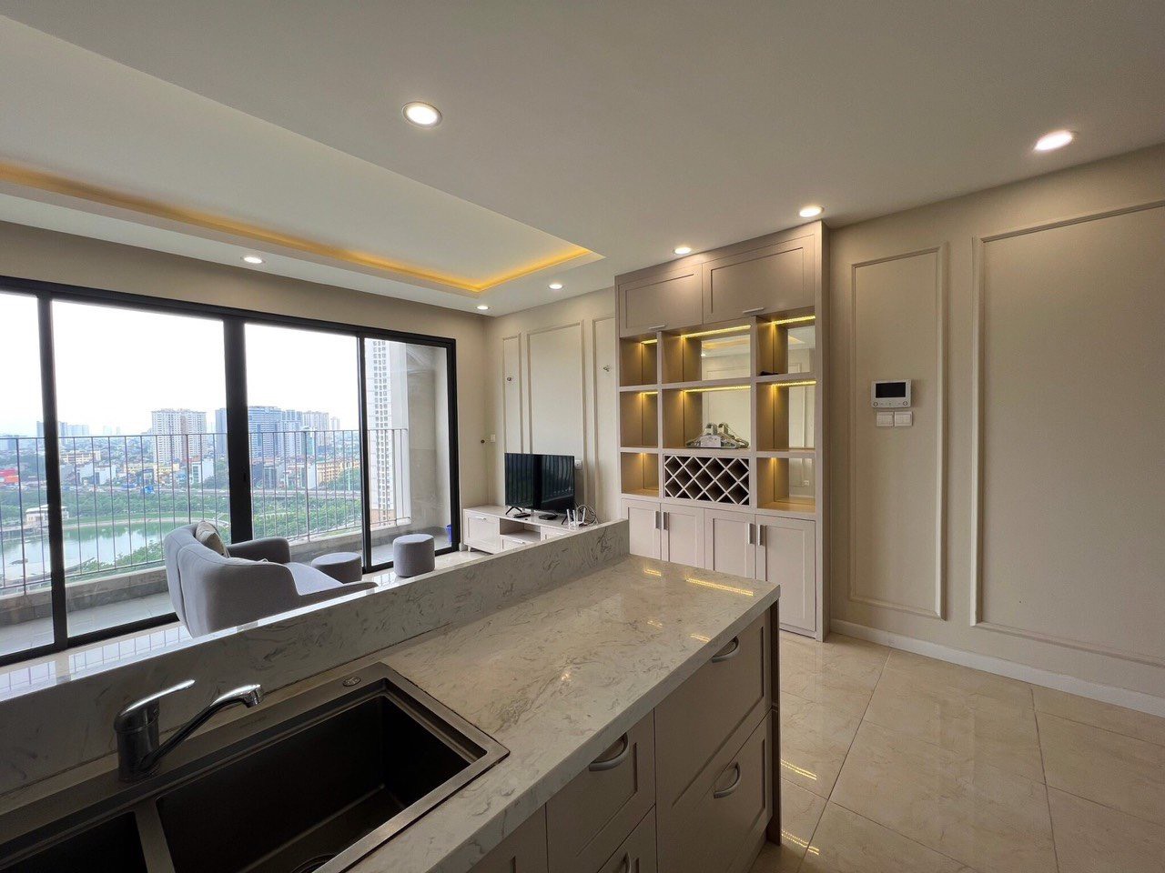 Bán căn 3 ngủ -105m2 rộng nhất Vinhomes D'Capitale, giá tốt