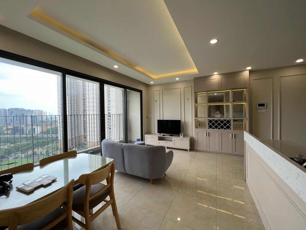 Bán căn 3 ngủ -105m2 rộng nhất Vinhomes D'Capitale, giá tốt