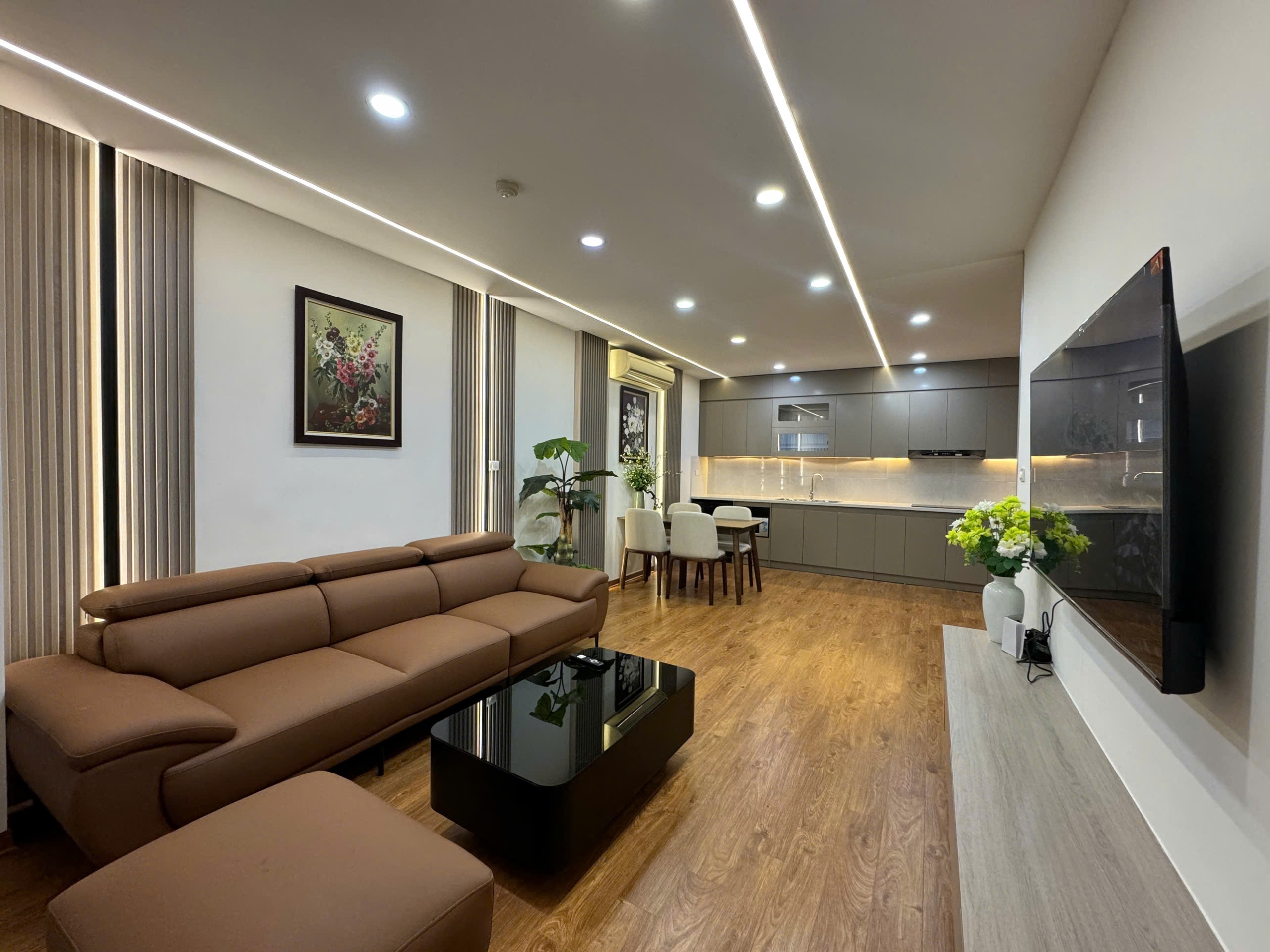 Bán căn hộ 3 ngủ Hapulico Complex 102m2, CÓ SLOT OTO, giá 8.x tỷ