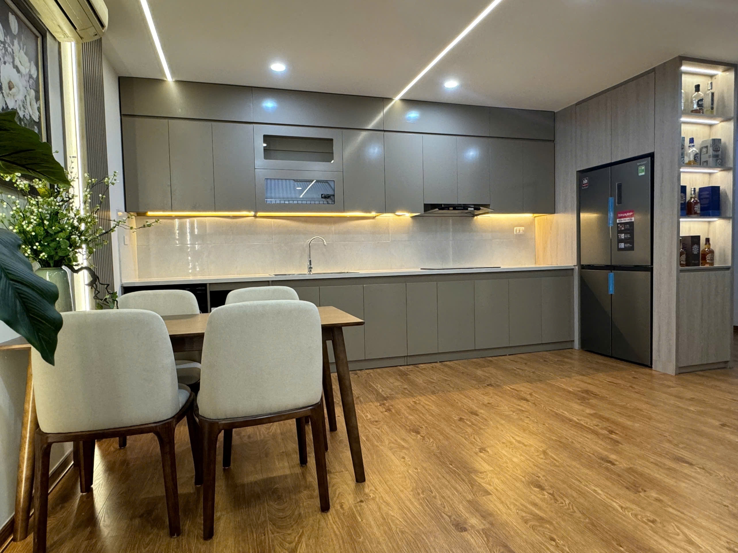 Bán căn hộ 3 ngủ Hapulico Complex 102m2, CÓ SLOT OTO, giá 8.x tỷ