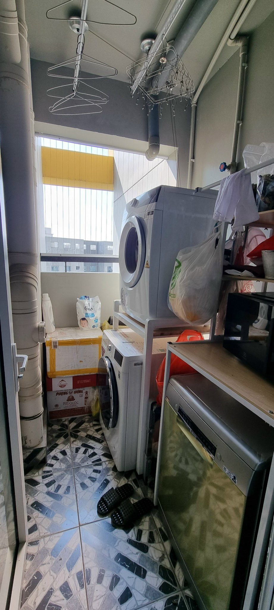 Bán căn hộ 2 ngủ rộng 81m2 tại Seasons Avenue giá tốt