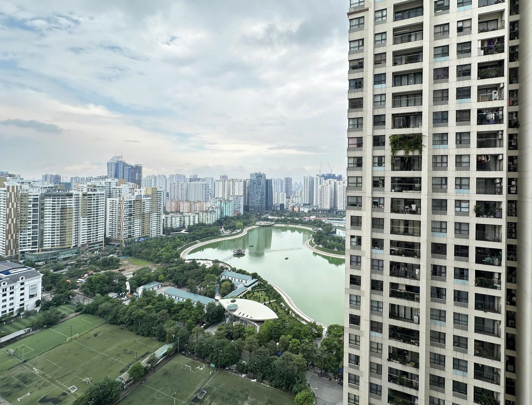 Bán căn hộ 2PN view hồ tại Vinhomes D'capitale Trần Duy Hưng, chỉ 9 tỷ