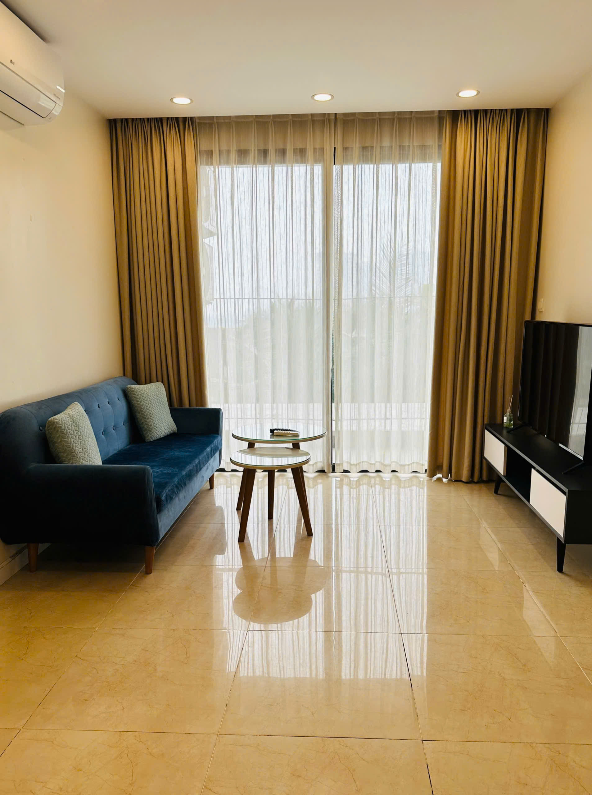 CHO THUÊ Vinhomes D'Capitale tòa C7 - 2PN full đồ vào ở luôn