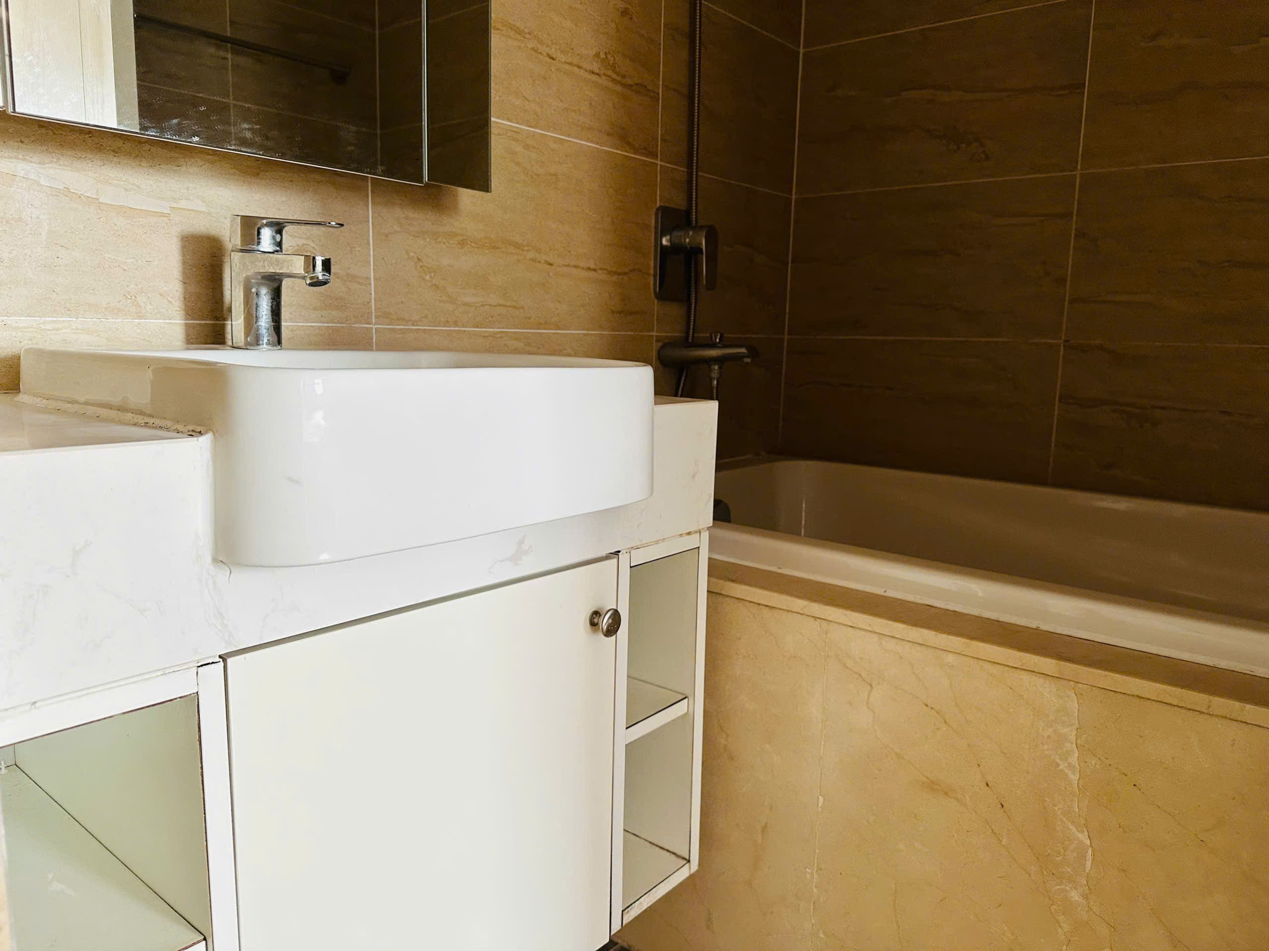 CHO THUÊ Vinhomes D'Capitale tòa C7 - 2PN full đồ vào ở luôn