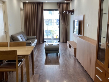 Phòng khách thoáng sáng tại căn hộ 2 ngủ chung cư Imperia Garden