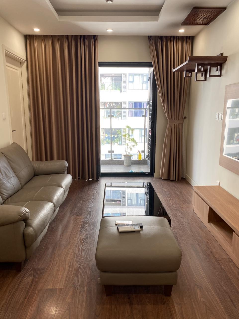 Phòng khách thoáng sáng tại căn hộ 2 ngủ chung cư Imperia Garden