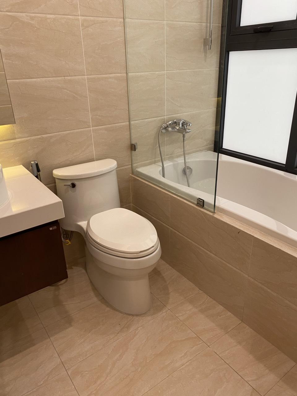 Phòng vệ sinh sạch sẽ tại căn hộ 2 ngủ chung cư Imperia Garden