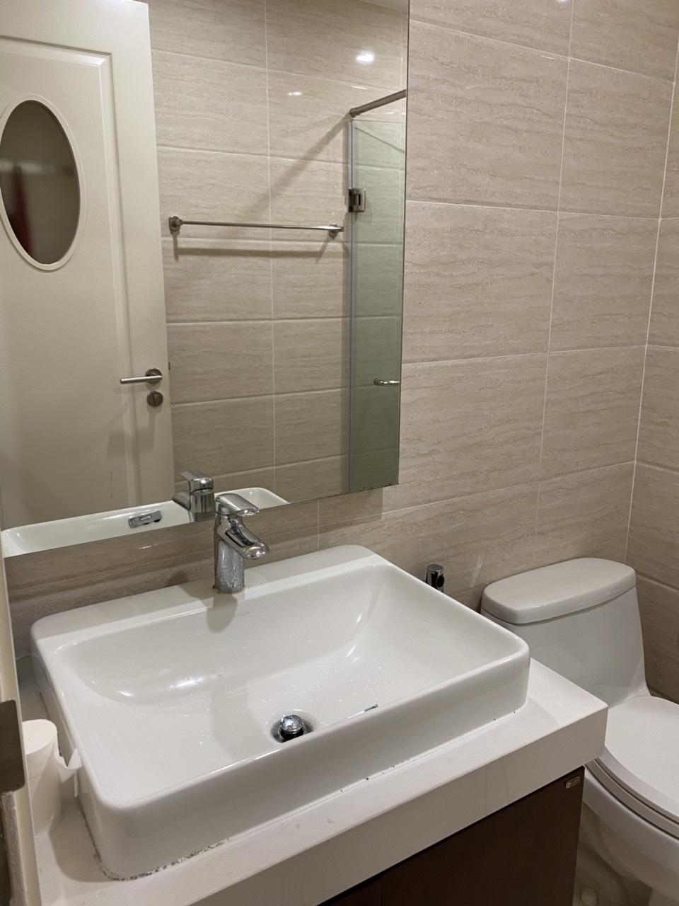 Phòng vệ sinh sạch sẽ tại căn hộ 2 ngủ chung cư Imperia Garden